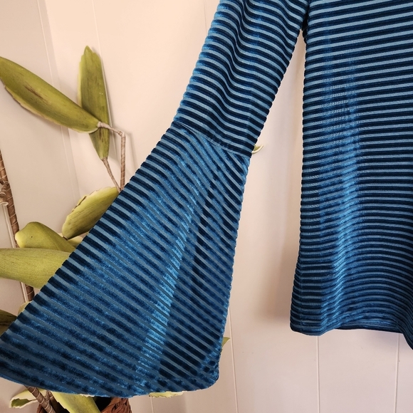 Michael Kors Blue Long Sleeve Striped Shirt Teal Blue Bell Sleeves Velour Velvet - Picture 4 of 11